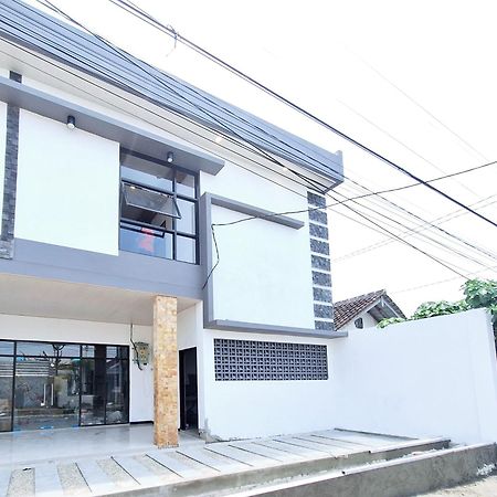 Reddoorz Near Stasiun Kediri Hotel Kediri  Buitenkant foto