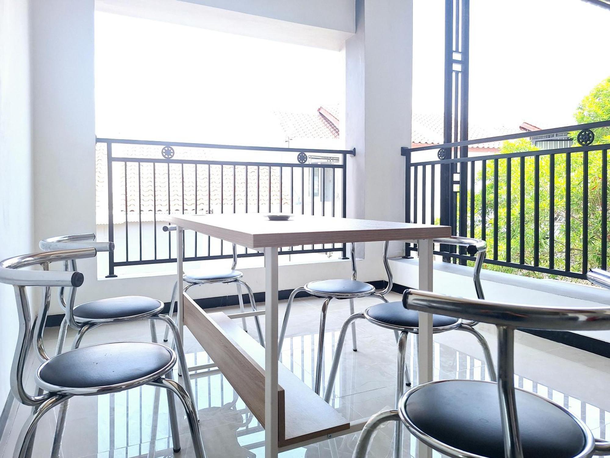 Reddoorz Near Stasiun Kediri Hotel Kediri  Buitenkant foto