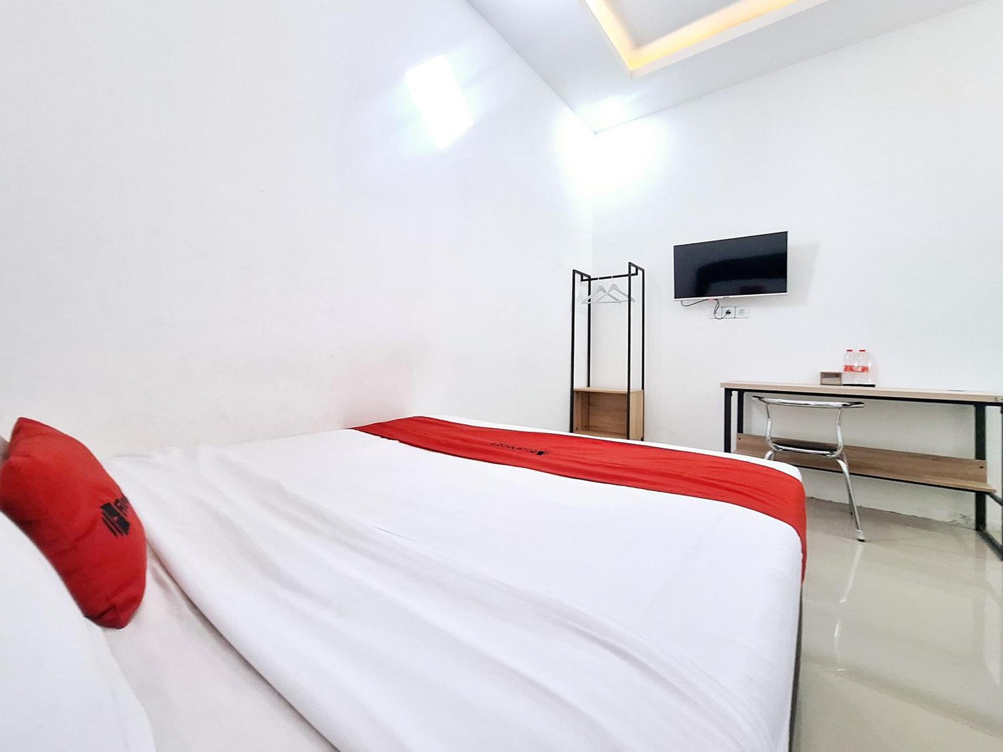 Reddoorz Near Stasiun Kediri Hotel Kediri  Buitenkant foto