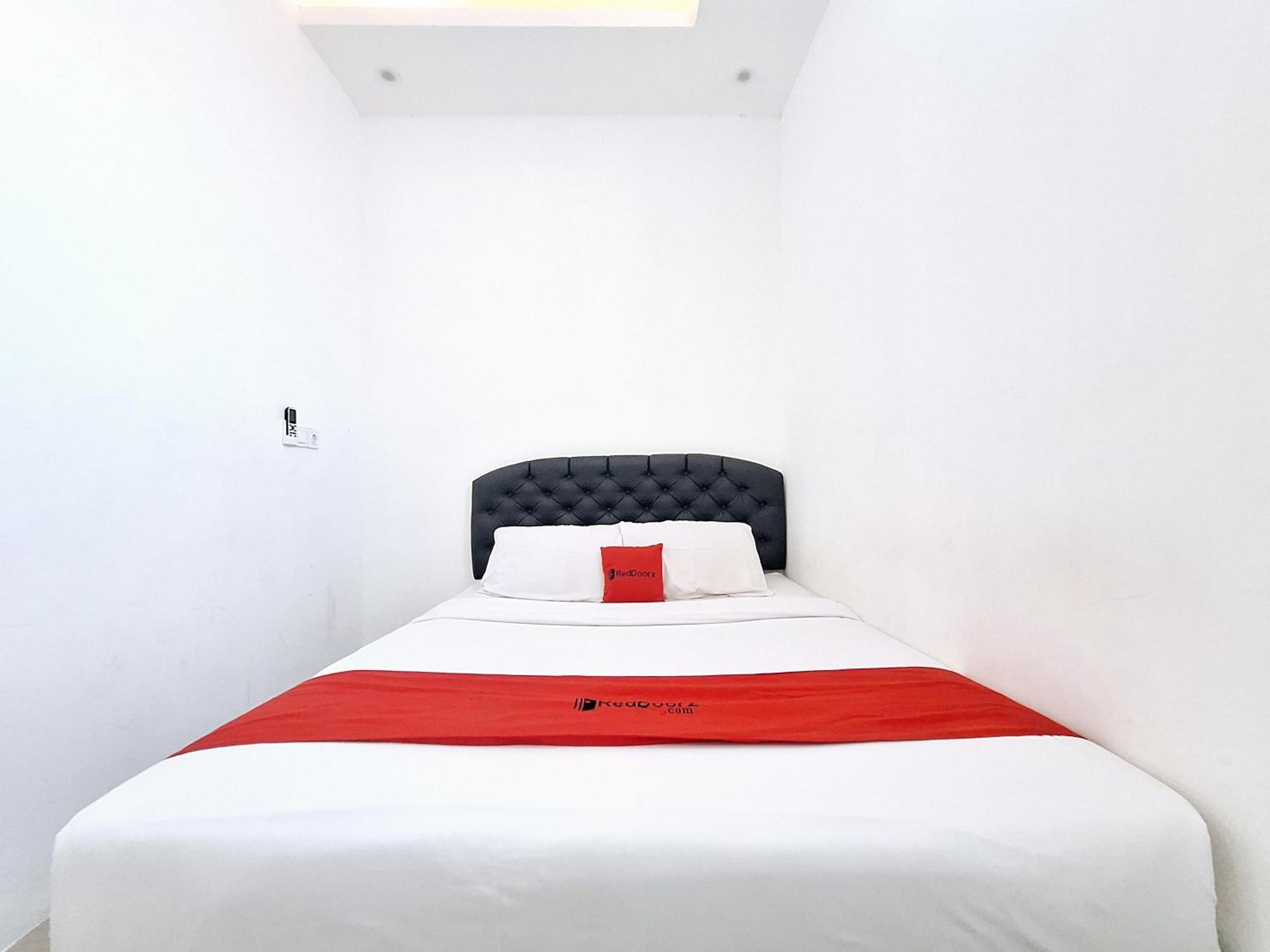 Reddoorz Near Stasiun Kediri Hotel Kediri  Buitenkant foto